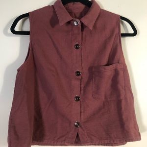 Curator brand cropped button up sleeveless shirt.